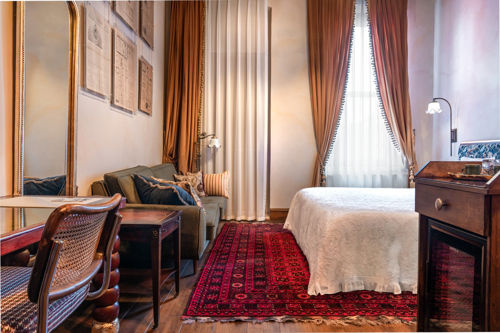 ROOM 1 BACK - Main Image